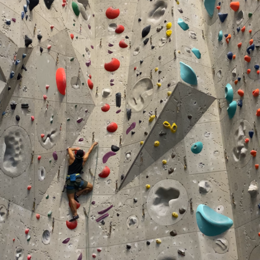 ByrdieOnTheRocks climbing a 6a route at Camp5 in Kuala Lumpur