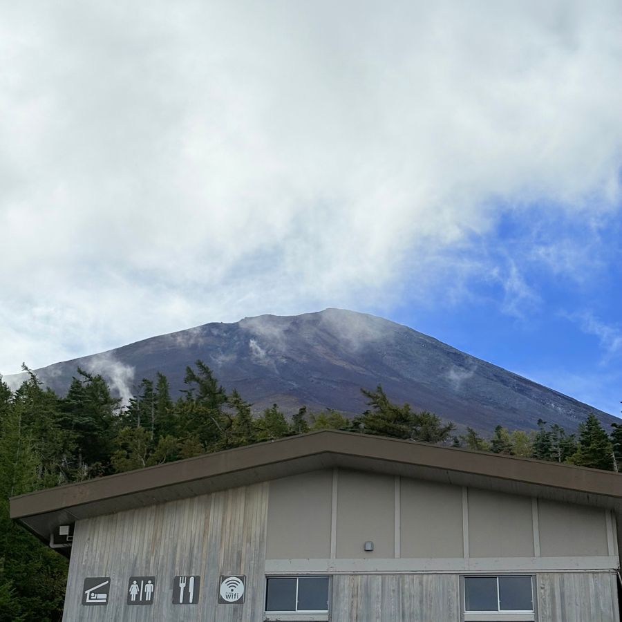 Mount Fuji peaks in autumn