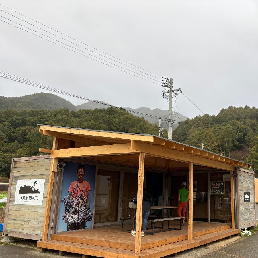 ROOF ROCK climbing shop
