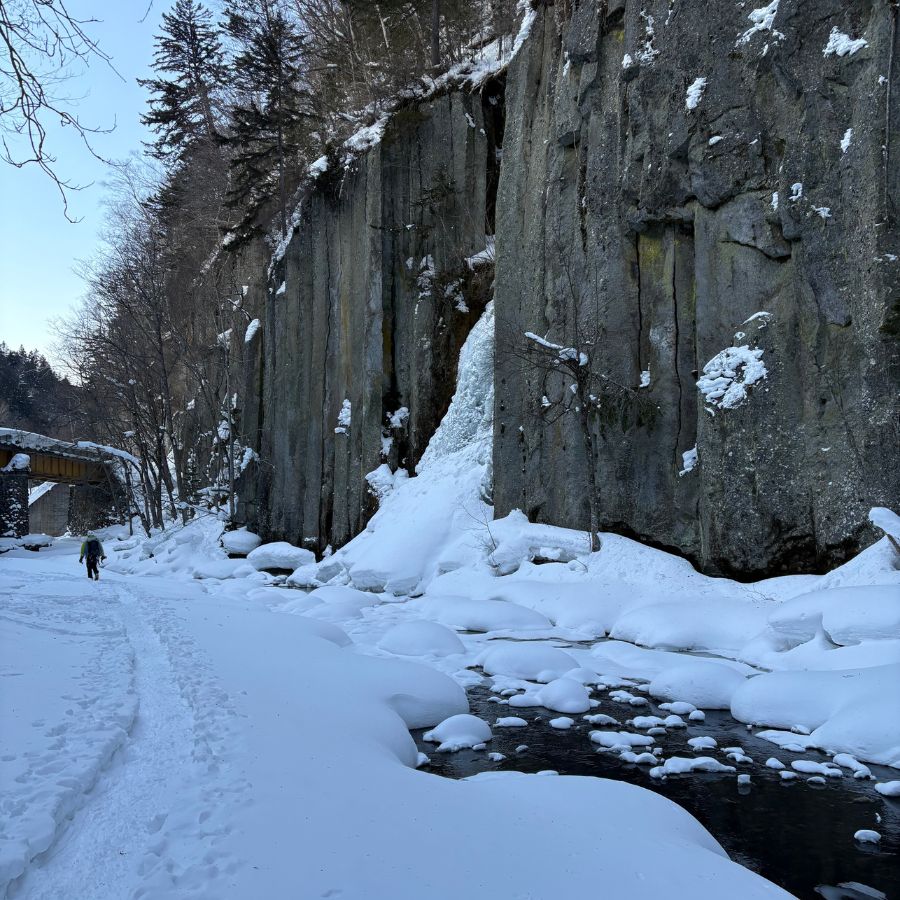 Walking to the iconic waterfall of the day