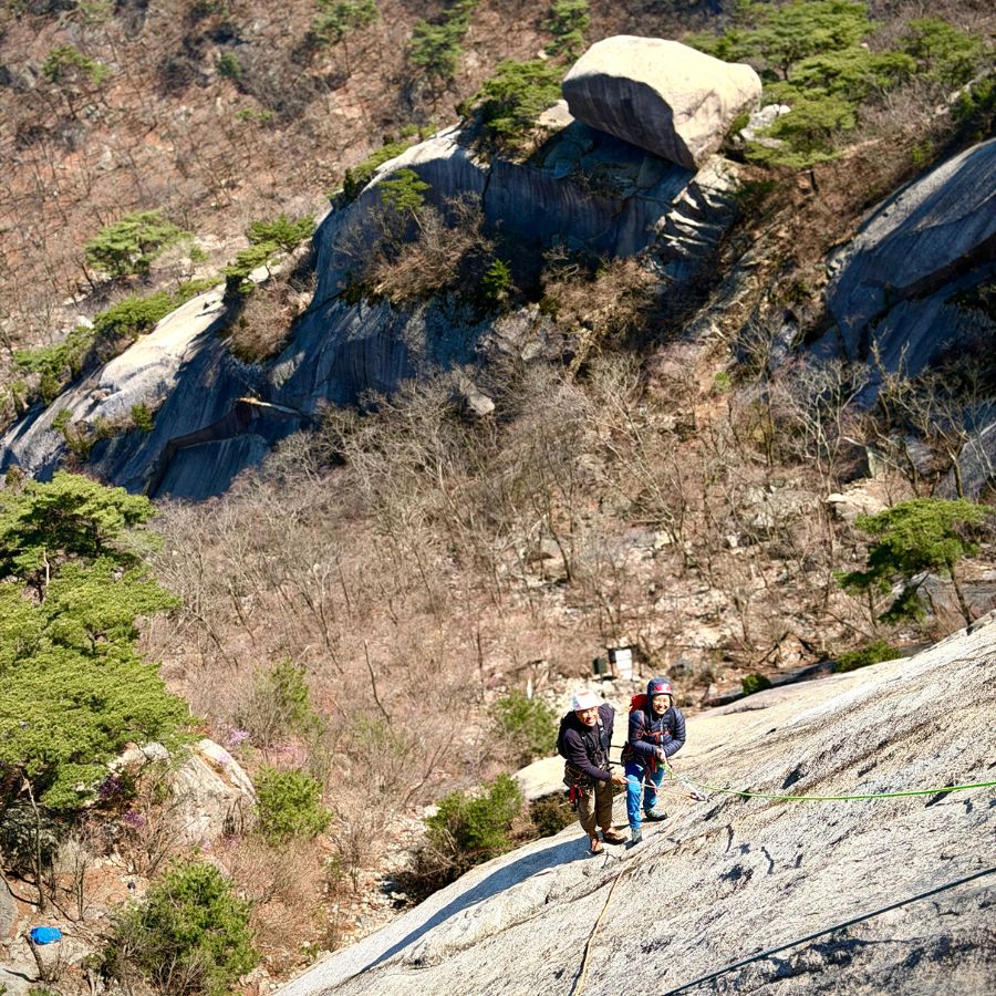 cold windy conditions during climbing in Korea