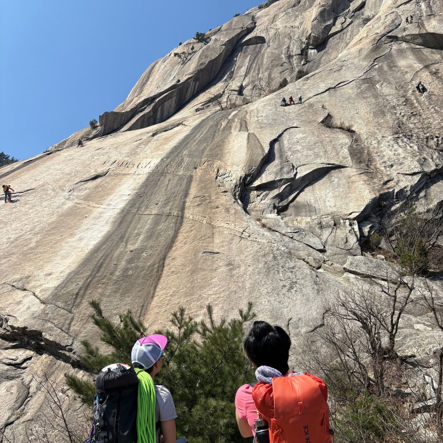 multiple climbing routes at Insubong
