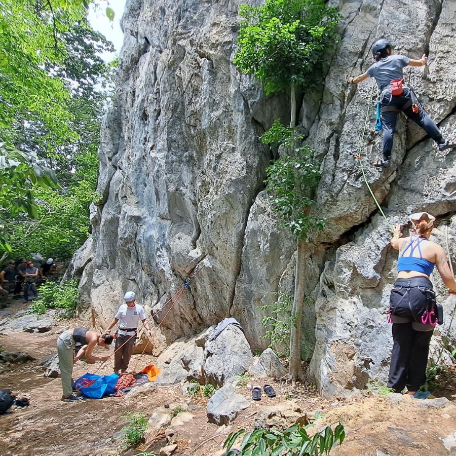 Temple area climbing atmosphere