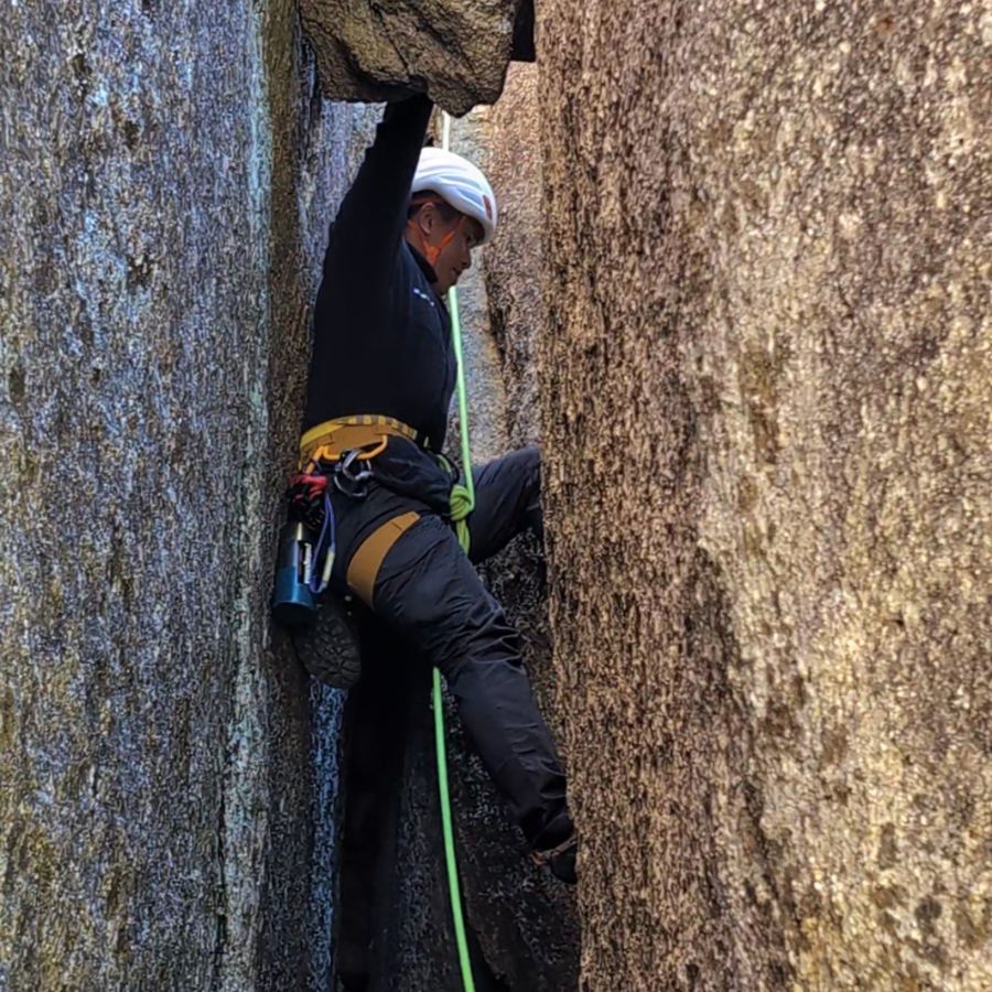 Chimney climbing on Selection Ogawayama