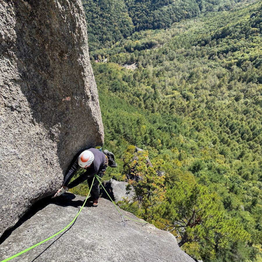 Ogawayama climbing backdrop on Selection route